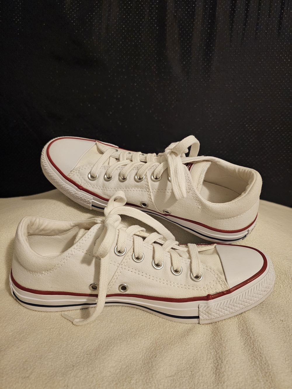 Converse Women’s Low-Top Canvas Sneakers in White with Red Trim SZ 7